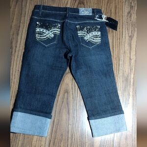NWT Stylish Capri Jeans with Embellished Pockets